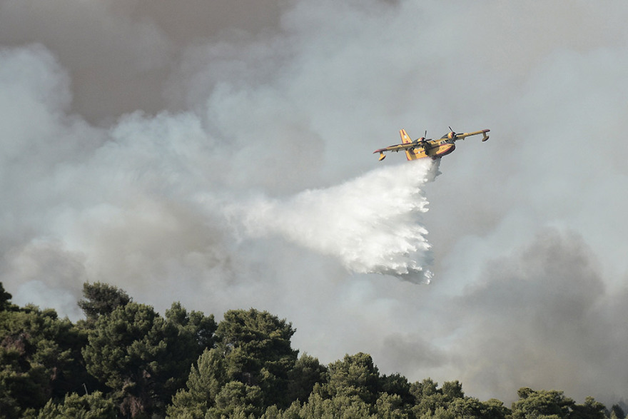 Φωτιά στη Βαρυμπόμπη: Οι φλόγες περικυκλώνουν σπίτια στο Κρυονέρι - Μήνυμα από το 112 - Εκκενώστε Κρυονέρι, Ιπποκράτειο Πολιτεία