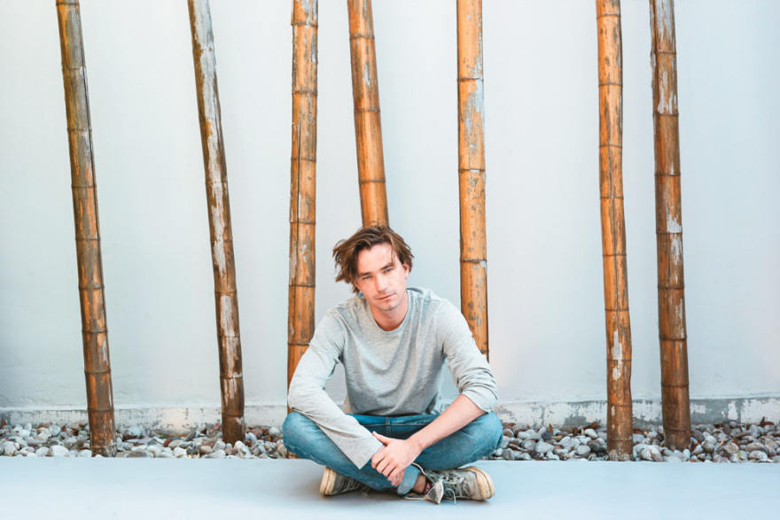 «Ο άνθρωπος του Θεού»: Όταν ο Μίκι Ρουρκ συνάντησε τον... Άγιο Νεκτάριο