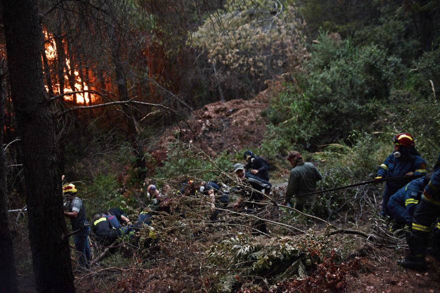 Απεγκλωβίστηκε εθελοντής πυροσβέστης που έπεσε σε πηγάδι στο Κρυονέρι