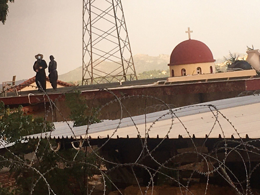 Φωτιά στη Βαρυμπόμπη: Οι φλόγες περικυκλώνουν σπίτια στο Κρυονέρι - Μήνυμα από το 112 - Εκκενώστε Κρυονέρι, Ιπποκράτειο Πολιτεία