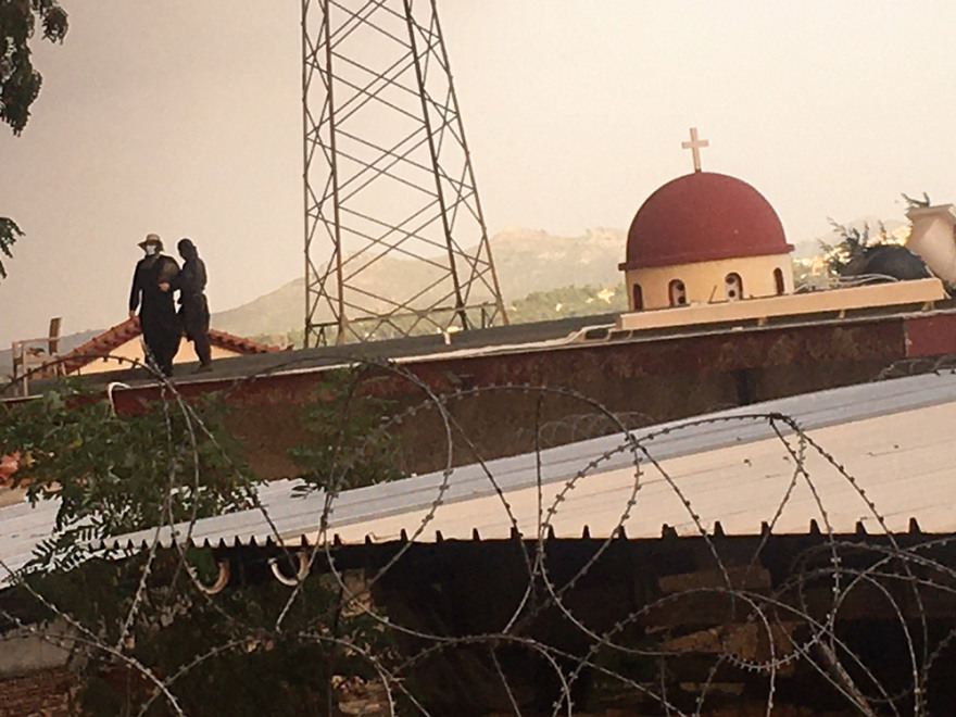 Φωτιά στη Βαρυμπόμπη: Οι φλόγες περικυκλώνουν σπίτια στο Κρυονέρι - Μήνυμα από το 112 - Εκκενώστε Κρυονέρι, Ιπποκράτειο Πολιτεία