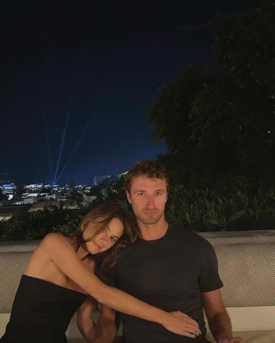 Τεό Νιάρχος - Καμίλ Ρόου: Στην Ελλάδα για διακοπές - Βίντεο και φωτογραφίες