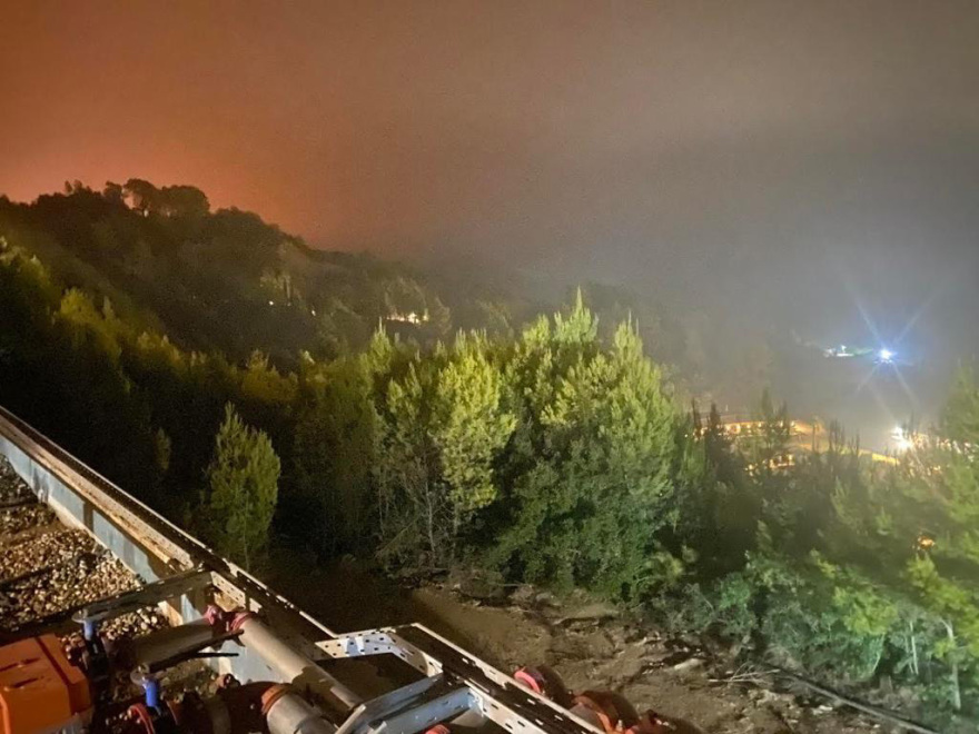 Φωτιά στην Αρχαία Ολυμπία: Στο σκοτάδι έχει βυθιστεί η περιοχή - Ηλεκτροδοτείται μόνο η Ολυμπιακή Ακαδημία -Δείτε φωτογραφίες