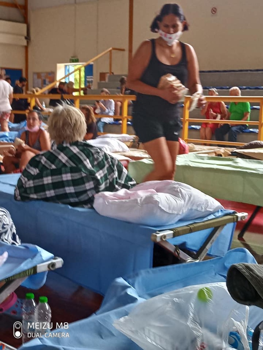 Φωτιά στην Εύβοια: Το λιμενικό λόγω καπνού δεν μπορούσε να προσεγγίσει τη στεριά στην Αγία Άννα - Κάτοικοι έφυγαν με καΐκια