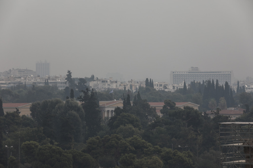 Αποπνικτική η ατμόσφαιρα στην Αττική - Πώς συνδέεται η συγκέντρωση μικροσωματιδίων με αύξηση  θανάτων 