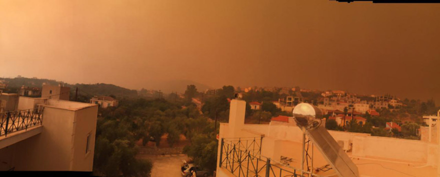 Φωτιά στη Μάνη: Επιχείρηση του Λιμενικού για απεγκλωβισμό δέκα ατόμων από την παραλία Βαθύ Γυθείου 