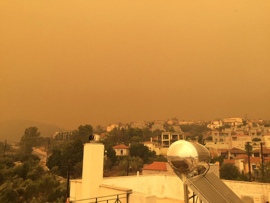 Φωτιά στη Μάνη: Επιχείρηση του Λιμενικού για απεγκλωβισμό δέκα ατόμων από την παραλία Βαθύ Γυθείου 