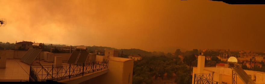 Φωτιά στη Μάνη: Επιχείρηση του Λιμενικού για απεγκλωβισμό δέκα ατόμων από την παραλία Βαθύ Γυθείου 