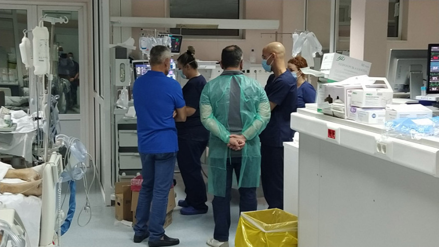 Στο Ενιαίο Κέντρο Επιχειρήσεων του ΕΚΑΒ ο Κοντοζαμάνης - Σε πλήρη επιχειρησιακή ετοιμότητα για περιστατικά απο τις πυρκαγιές