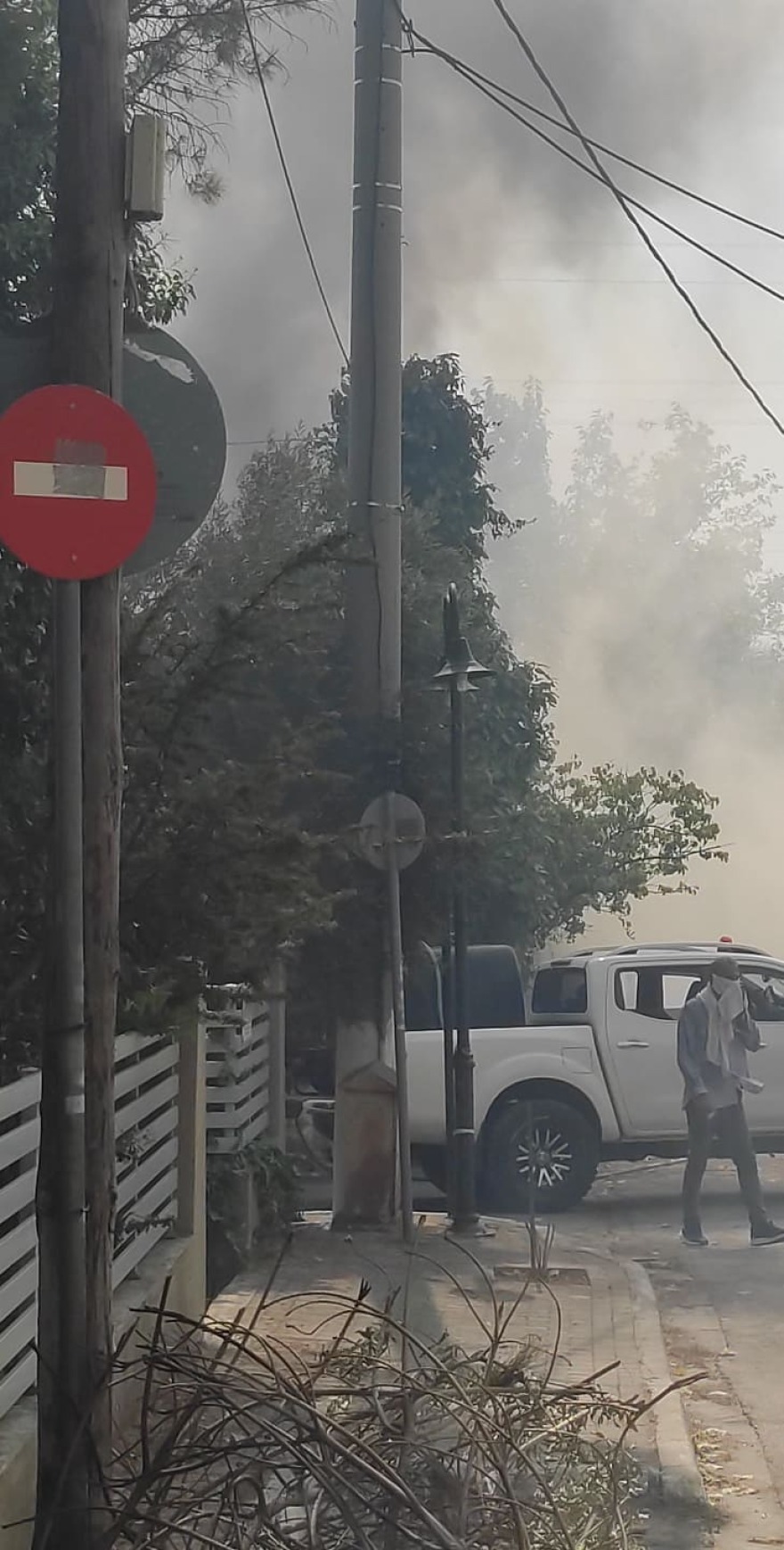 Μαλακάσα: Οι φλόγες πέρασαν την εθνική προς Ωρωπό - Αίτημα να εκκενωθεί το Μαρκόπουλο 