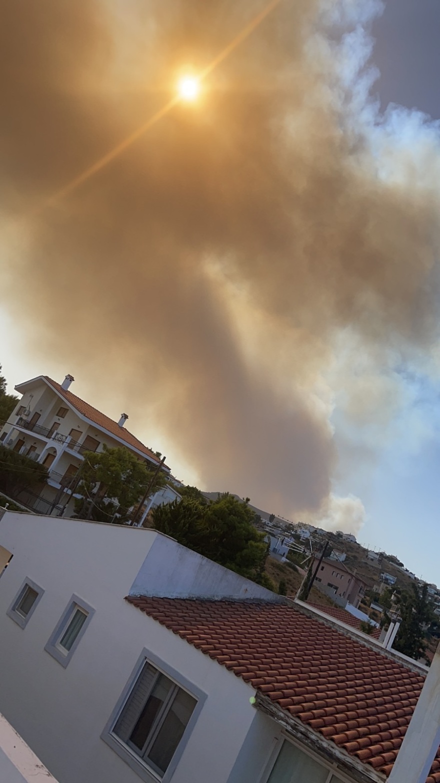 Εύβοια: Σε ετοιμότητα το Λιμενικό - Διαδοχικά τα μηνύματα του 112 για εκκένωση οικισμών