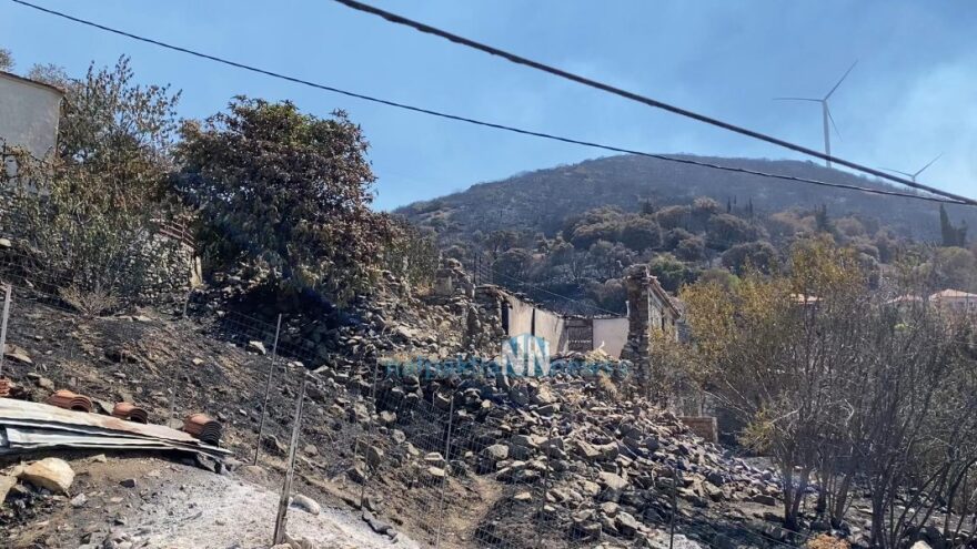 Φωτιά στη Φωκίδα: Μαίνεται το μέτωπο - Απειλούνται χωριά (βίντεο - φωτογραφίες)