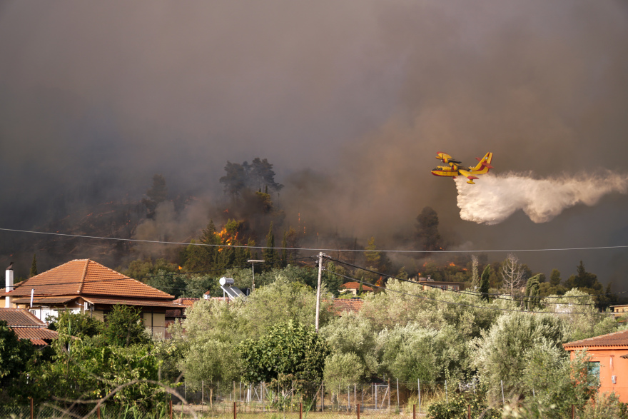 Μαίνεται η πύρινη λαίλαπα: Nυχθημερόν μάχη με τις φλόγες - Σκηνές αποκάλυψης σε Αττική, Εύβοια, Μεσσηνία και Ηλεία