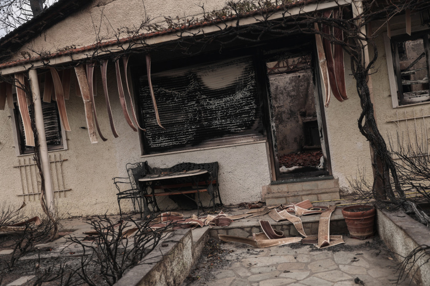 Φωτιά στην Αττική: Το μέγεθος της καταστροφής σε εικόνες