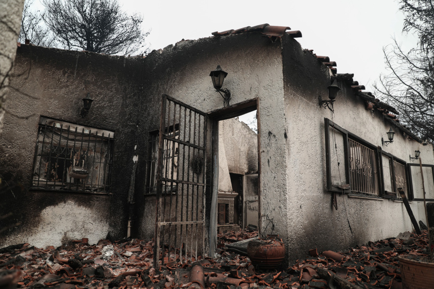 Φωτιά στην Αττική: Το μέγεθος της καταστροφής σε εικόνες