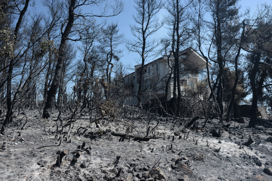 Φωτιά στην Αττική: Το μέγεθος της καταστροφής σε εικόνες