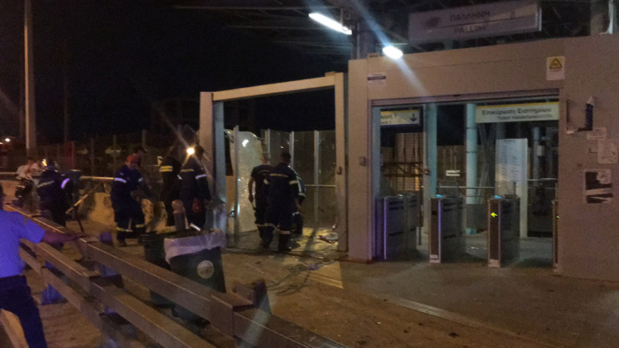 Σοβαρό δυστύχημα στην Παλλήνη: Αυτοκίνητο έπεσε σε στάση λεωφορείου - Ένας νεκρός και πέντε τραυματίες