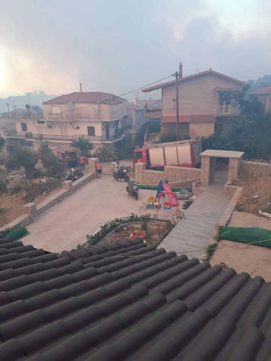 Βόρεια Εύβοια: Σφίγγει ο κλοιός γύρω από την Ιστιαία - Με κατεύθυνση το Πευκί κινείται η φωτιά 