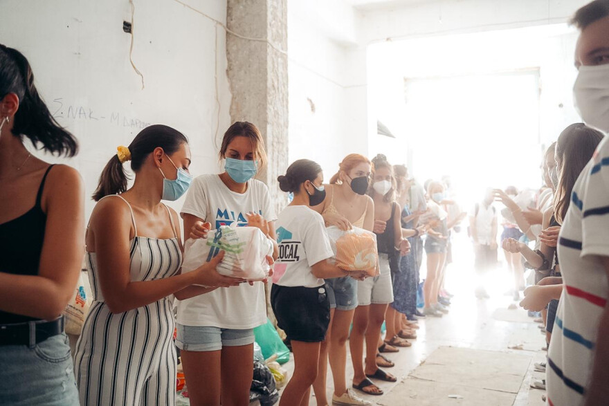 Συγκεντρώνουν είδη πρώτης ανάγκης για πυρόπληκτους σε όλη την Ελλάδα - Πώς μπορείτε να βοηθήσετε ανθρώπους και ζώα