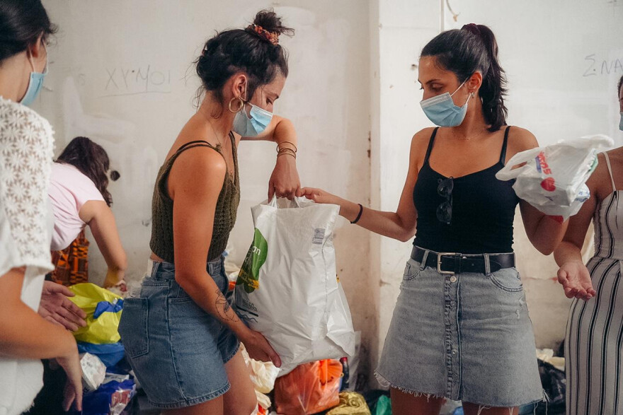 Συγκεντρώνουν είδη πρώτης ανάγκης για πυρόπληκτους σε όλη την Ελλάδα - Πώς μπορείτε να βοηθήσετε ανθρώπους και ζώα