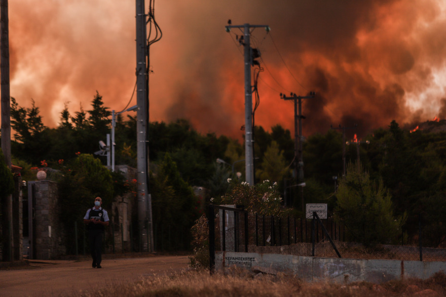 TIME: Φωτιές καίνε τον πλανήτη εδώ και ένα μήνα - Ο ρόλος της κλιματικής αλλαγής