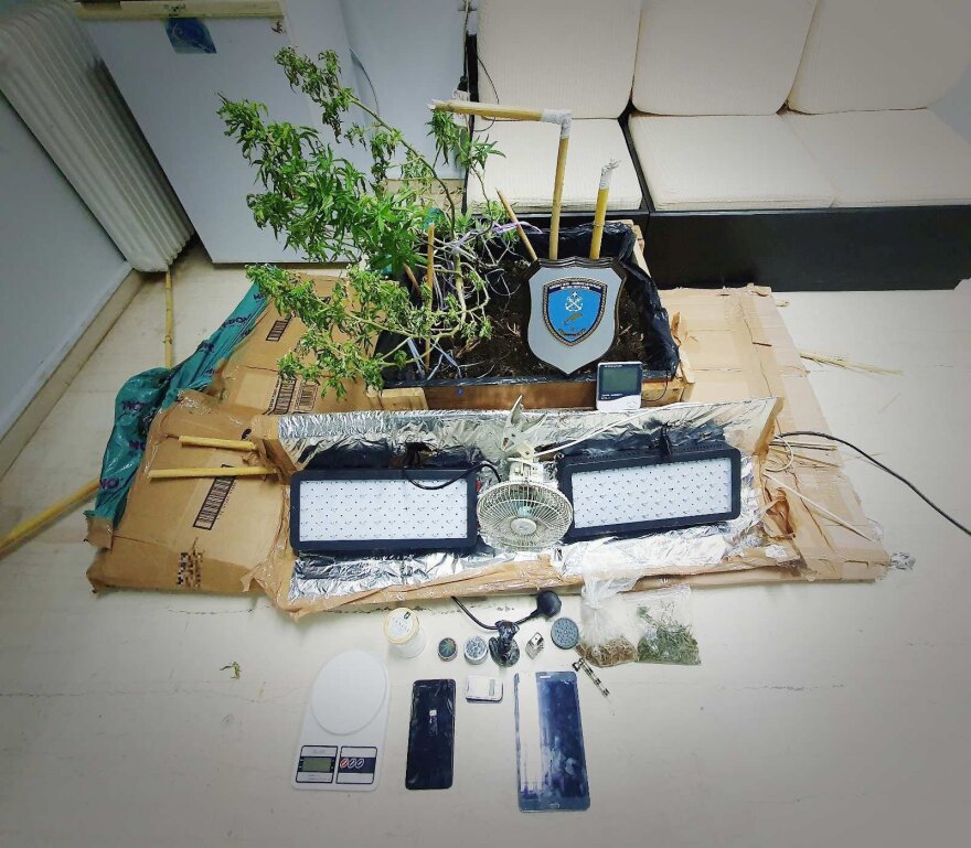 Έστησε εργαστήριο κάνναβης μέσα σε ντουλάπα στην Κω