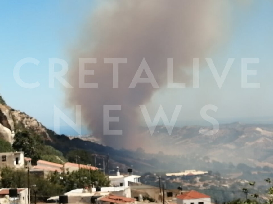 Κρήτη: Φωτιά σε γεωργική έκταση στον Άγιο Θωμά - Δείτε βίντεο και φωτογραφίες
