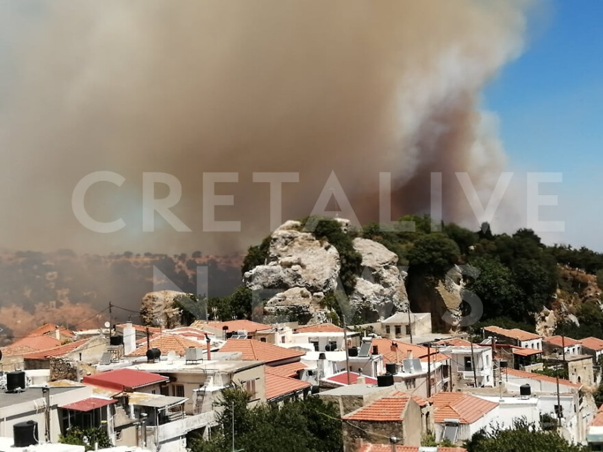 Κρήτη: Φωτιά σε γεωργική έκταση στον Άγιο Θωμά - Δείτε βίντεο και φωτογραφίες