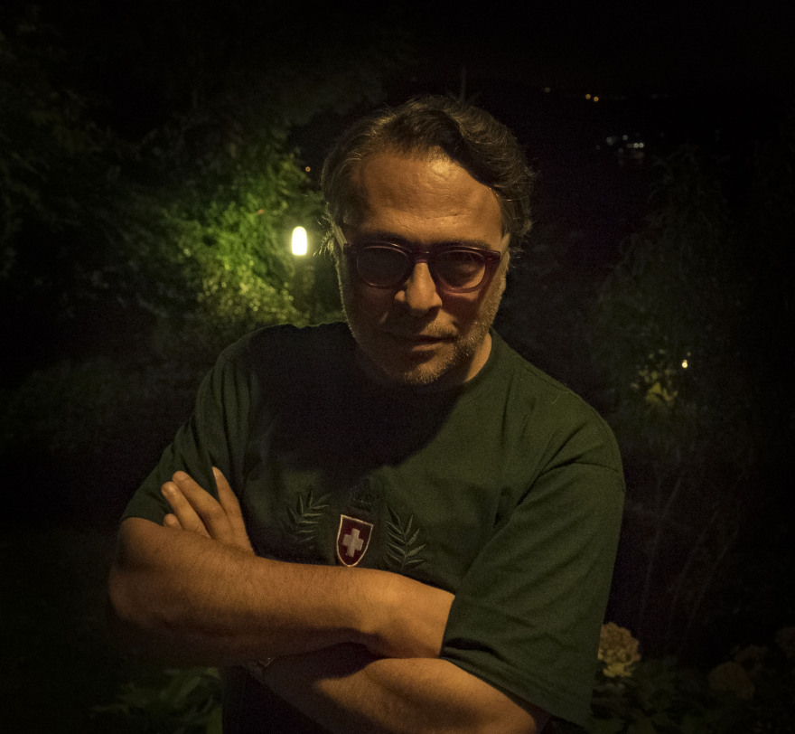 Τούρκος σχεδιαστής μόδας δωρίζει 20.000 ευρώ για τους πυρόπληκτους στην Ελλάδα και «τρολάρει» τον Ερντογάν