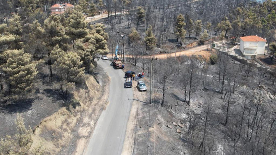 ΔΕΔΔΗΕ: Χωρίς ρεύμα παραμένουν 10.000 νοικοκυριά στις πυρόπληκτες περιοχές