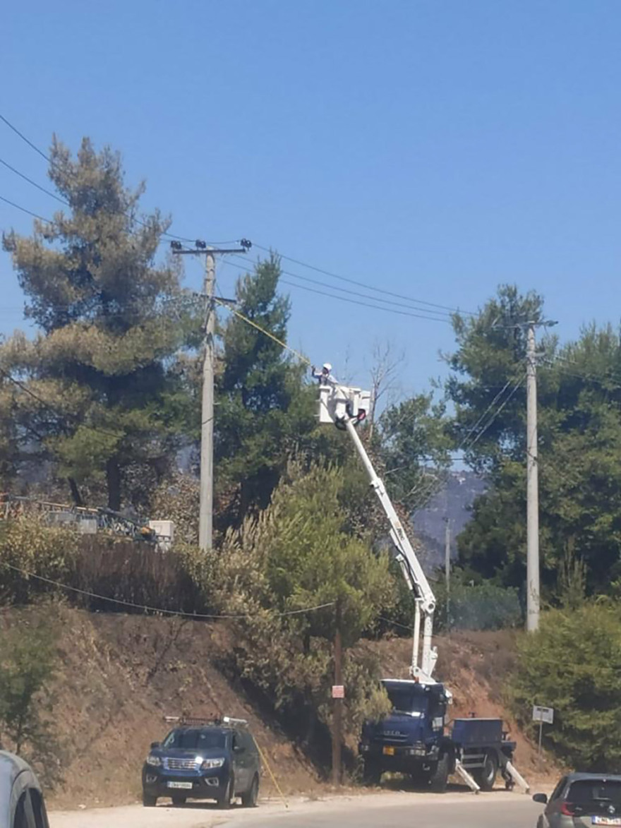 ΔΕΔΔΗΕ: Χωρίς ρεύμα παραμένουν 10.000 νοικοκυριά στις πυρόπληκτες περιοχές