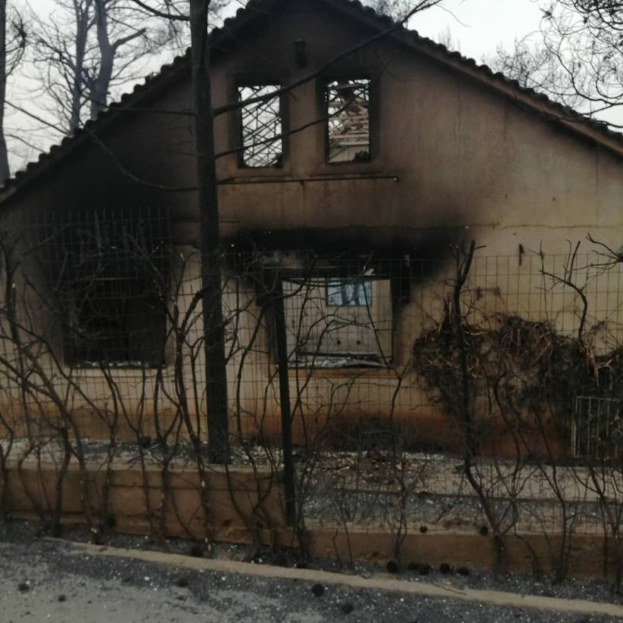 Νάνσυ Νικολαΐδου: Σοκάρουν οι φωτογραφίες από το καμένο της σπίτι