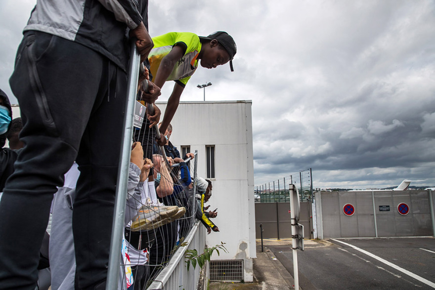 Δεν έχει τέλος το θρίλερ με τον Μέσι: «Σφήνα» από την Τσέλσι, ενώ οι Παριζιάνοι διοργανώνουν υποδοχή