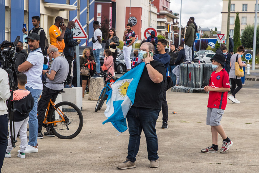 Δεν έχει τέλος το θρίλερ με τον Μέσι: «Σφήνα» από την Τσέλσι, ενώ οι Παριζιάνοι διοργανώνουν υποδοχή