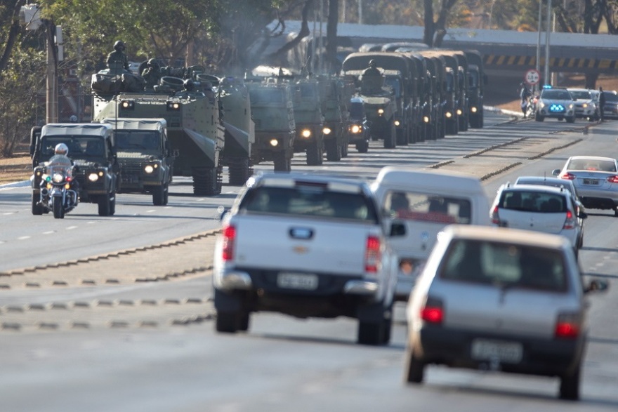 Βραζιλία: Επίδειξη ισχύος του Μπολσονάρου με στρατιωτική παρέλαση