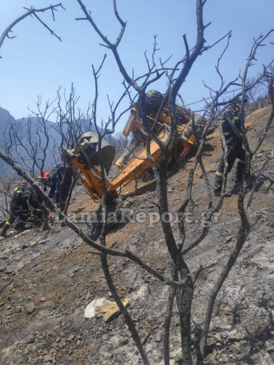 Θρήνος στην Φωκίδα: Πατέρας δύο παιδιών ο χειριστής της μπουλντόζας που σκοτώθηκε βοηθώντας στη φωτιά