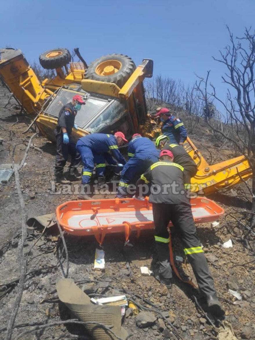 Θρήνος στην Φωκίδα: Πατέρας δύο παιδιών ο χειριστής της μπουλντόζας που σκοτώθηκε βοηθώντας στη φωτιά