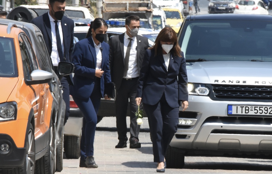 Κηδεύεται ο εθελοντής πυροσβέστης Βασίλης Φιλώρας παρουσία της Προέδρου της Δημοκρατίας