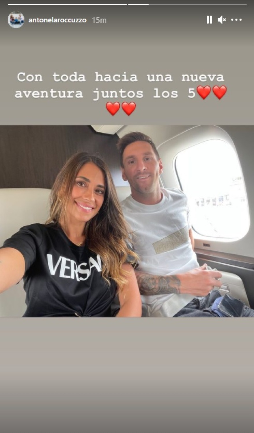 Λιονέλ Μέσι: Η φωτογραφία με τη σύζυγό του στο αεροσκάφος για Παρίσι