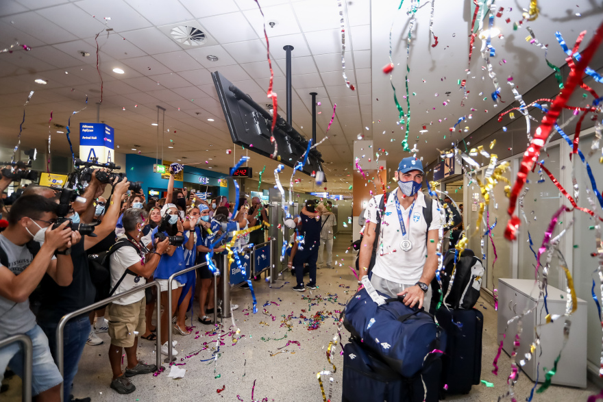 Εθνική πόλο: Επέστρεψαν και αποθεώθηκαν οι «ασημένιοι» Ολυμπιονίκες του Τόκιο