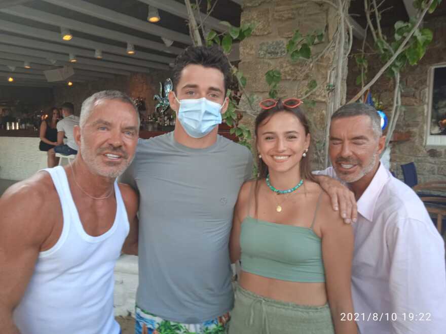 Σαρλ Λεκλέρκ: Ο πιλότος της F1 ξεφαντώνει με αιθέριες υπάρξεις στη Μύκονο - Δείτε φωτογραφίες