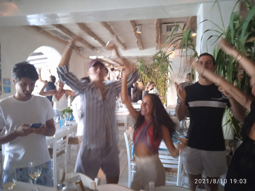 Σαρλ Λεκλέρκ: Ο πιλότος της F1 ξεφαντώνει με αιθέριες υπάρξεις στη Μύκονο - Δείτε φωτογραφίες