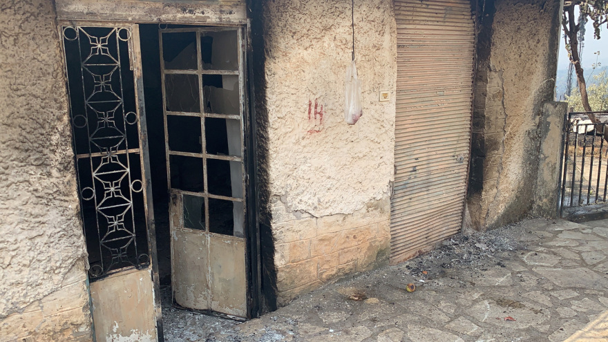 «Αυτοψία» του protothema.gr στην ορεινή Αρκαδία - Καταστροφές και στάχτες άφησε πίσω της η φωτιά 