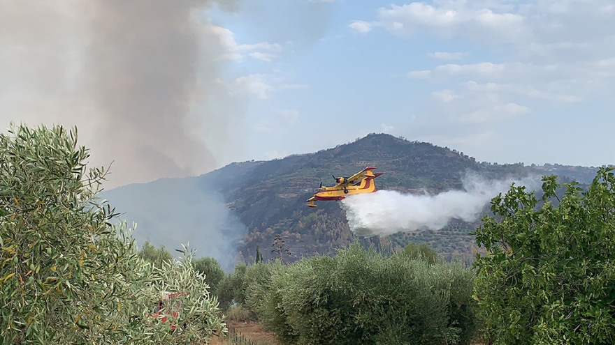 Φωτιές: Ενεργό το πύρινο μέτωπο στη Γορτυνία - Σηκώθηκαν τα εναέρια μέσα για να συνδράμουν στην κατάσβεση 