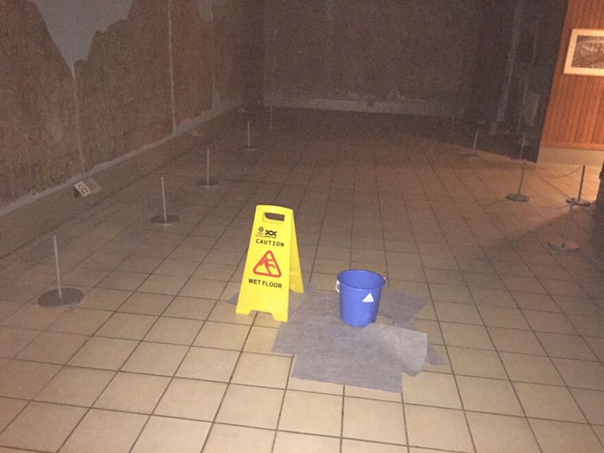 Γλυπτά Παρθενώνα: Νέες εικόνες εγκατάλειψης στο Βρετανικό Μουσείο - Μπήκε νερό από την οροφή