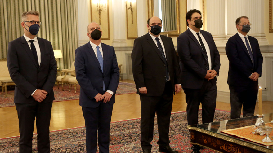 Τι σηματοδοτεί η αναδιάταξη των επιτελικών στελεχών της κυβέρνησης 