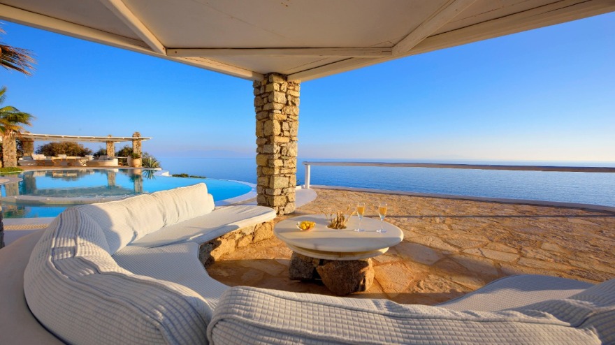 Μύκονος: «Φυλακισμένος» σε βίλα των 12 εκατ. ευρώ ο καταδικασμένος Ρουμάνος επιχειρηματίας  (Φωτογραφίες)