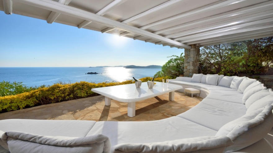 Μύκονος: «Φυλακισμένος» σε βίλα των 12 εκατ. ευρώ ο καταδικασμένος Ρουμάνος επιχειρηματίας  (Φωτογραφίες)