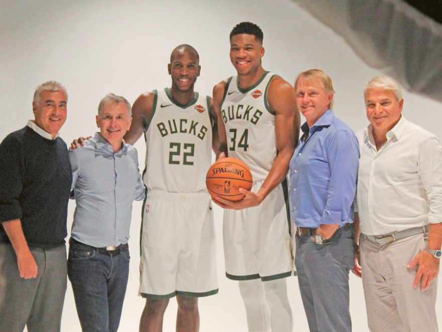 Στη Σχοινούσα ο ιδιοκτήτης των Μιλγουόκι Μπακς: «Ο Γιάννης με έκανε freak για την Ελλάδα» 