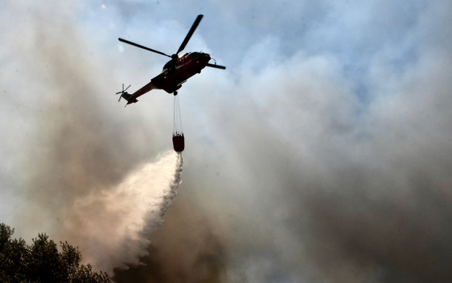  Αττική: Ολονύχτια μάχη να μην φτάσουν στα Βίλια οι φλόγες - Έτοιμοι να εκκενώσουν οι κάτοικοι